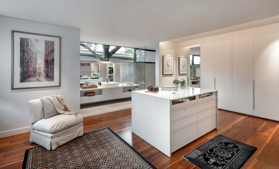 Closet with lavatory