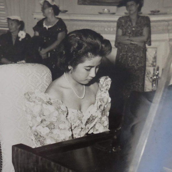 NENA DEL ROSARIO YOUNG