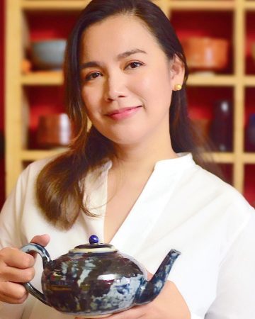 Woman gives up business—for a cup of tea