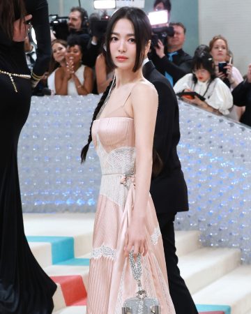 Song Hye Kyo, Fendi sisters help honor Karl Lagerfeld at Met Gala