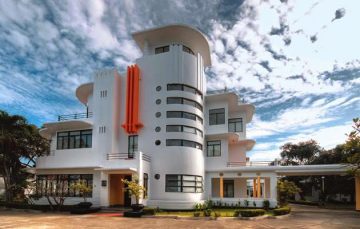 Finally, I see the Lopez Boathouse and its meaning