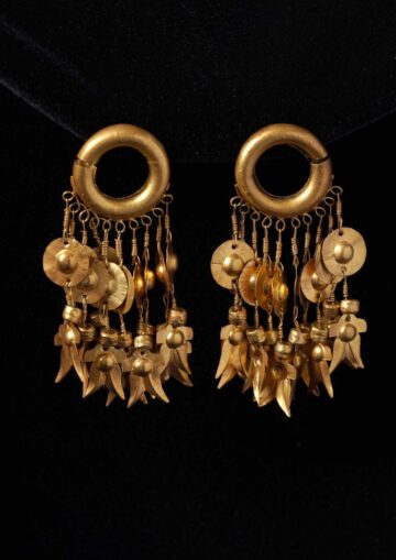 Kit Roxas' magnificent pre-colonial gold jewelry at Leon Gallery auction