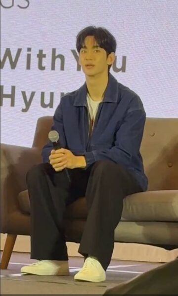 Kim Soo Hyun returns to shrieks of adulation